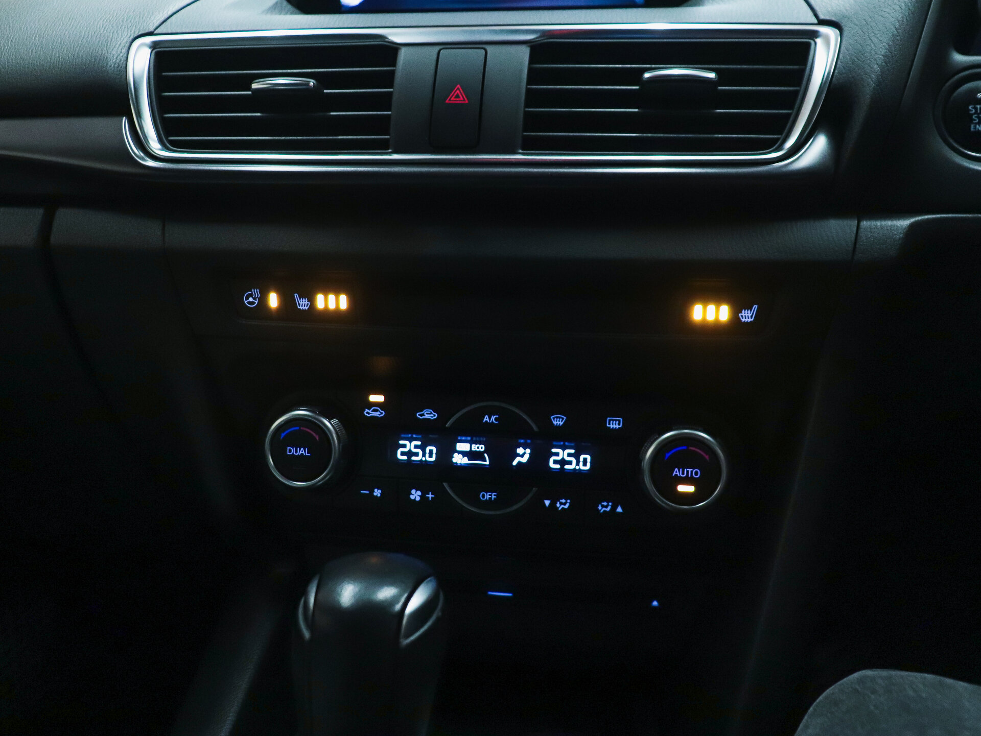 Mazda Axela 2017 23
