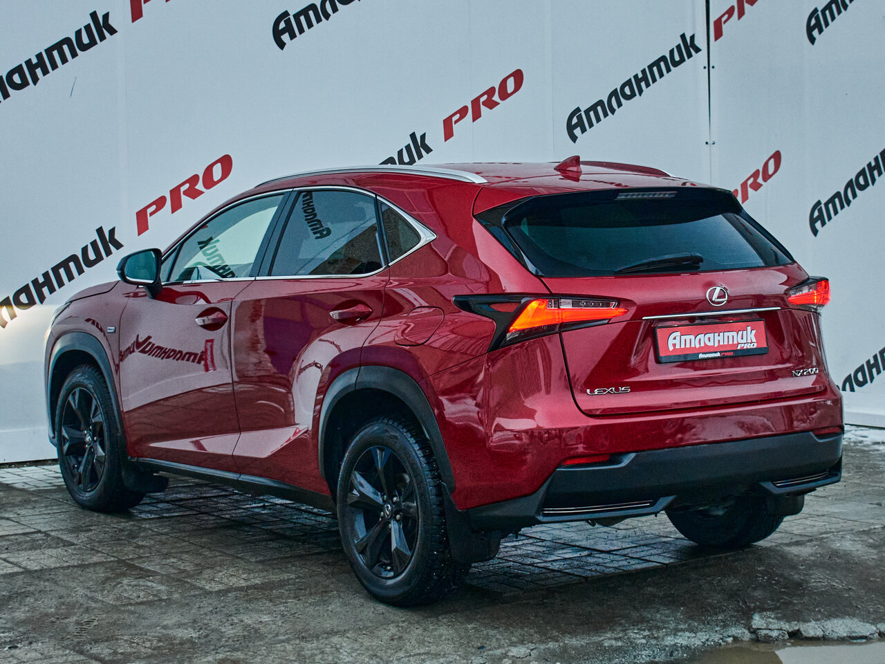 Купить Lexus NX 200 2.0 CVT (150 л.с.) 4WD, 2017 в Екатеренбурге