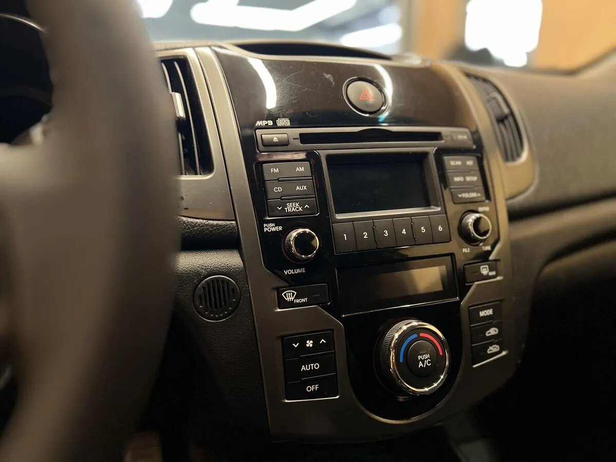 Kia Cerato 2011 11