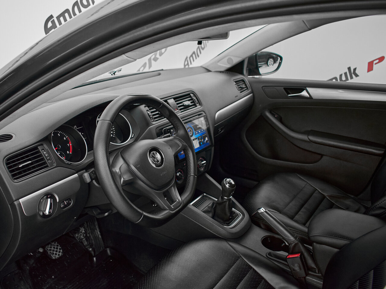 Купить Volkswagen Jetta 1.6 MT (85 л.с.), 2015 в Екатеренбурге