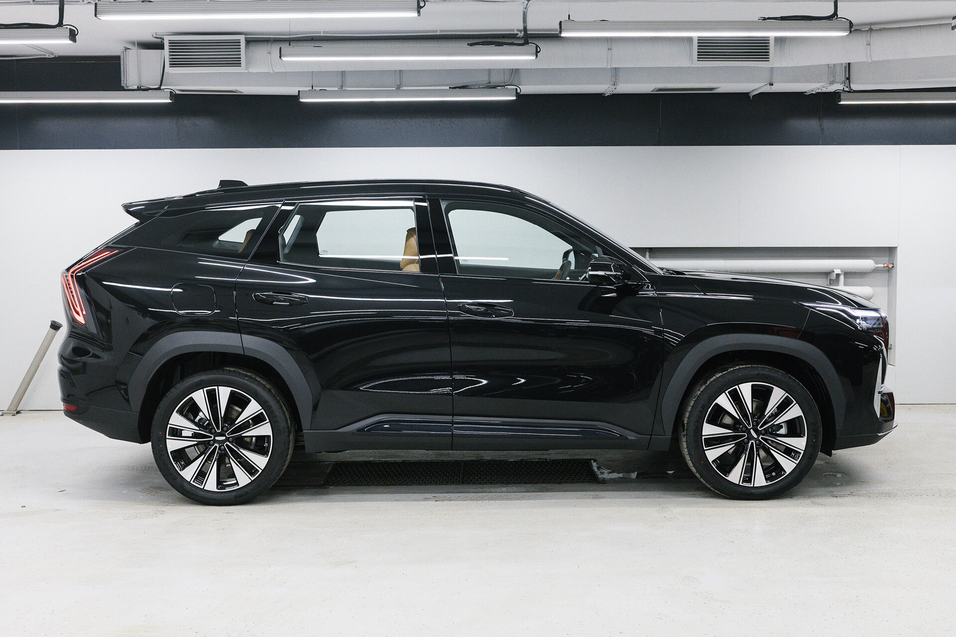 Geely Atlas Premium — миниатюра 5