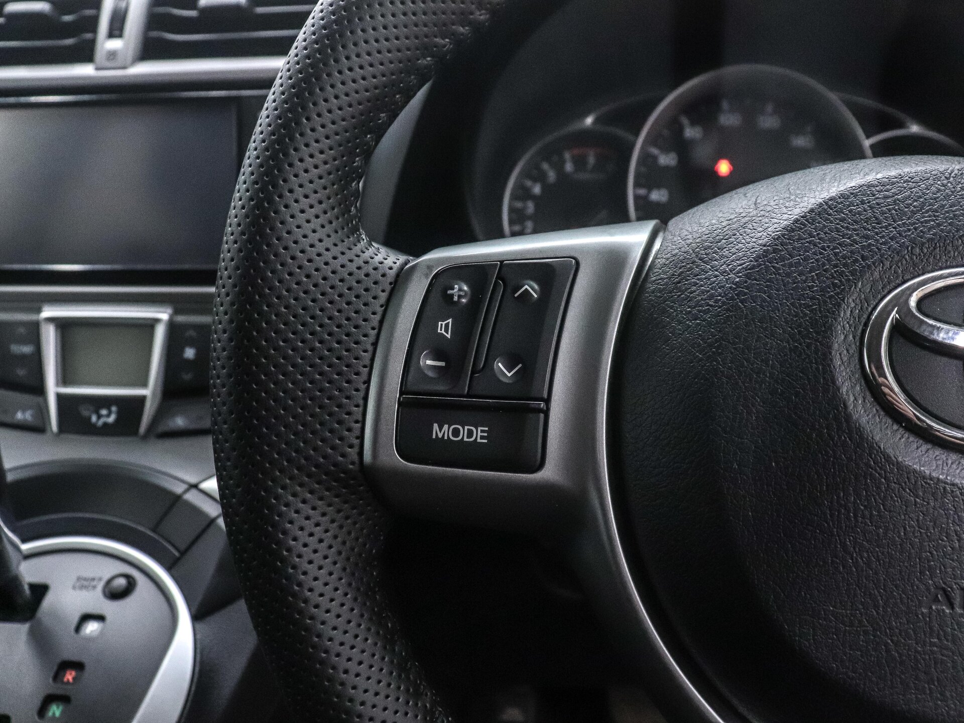 Toyota Ractis 2011 11