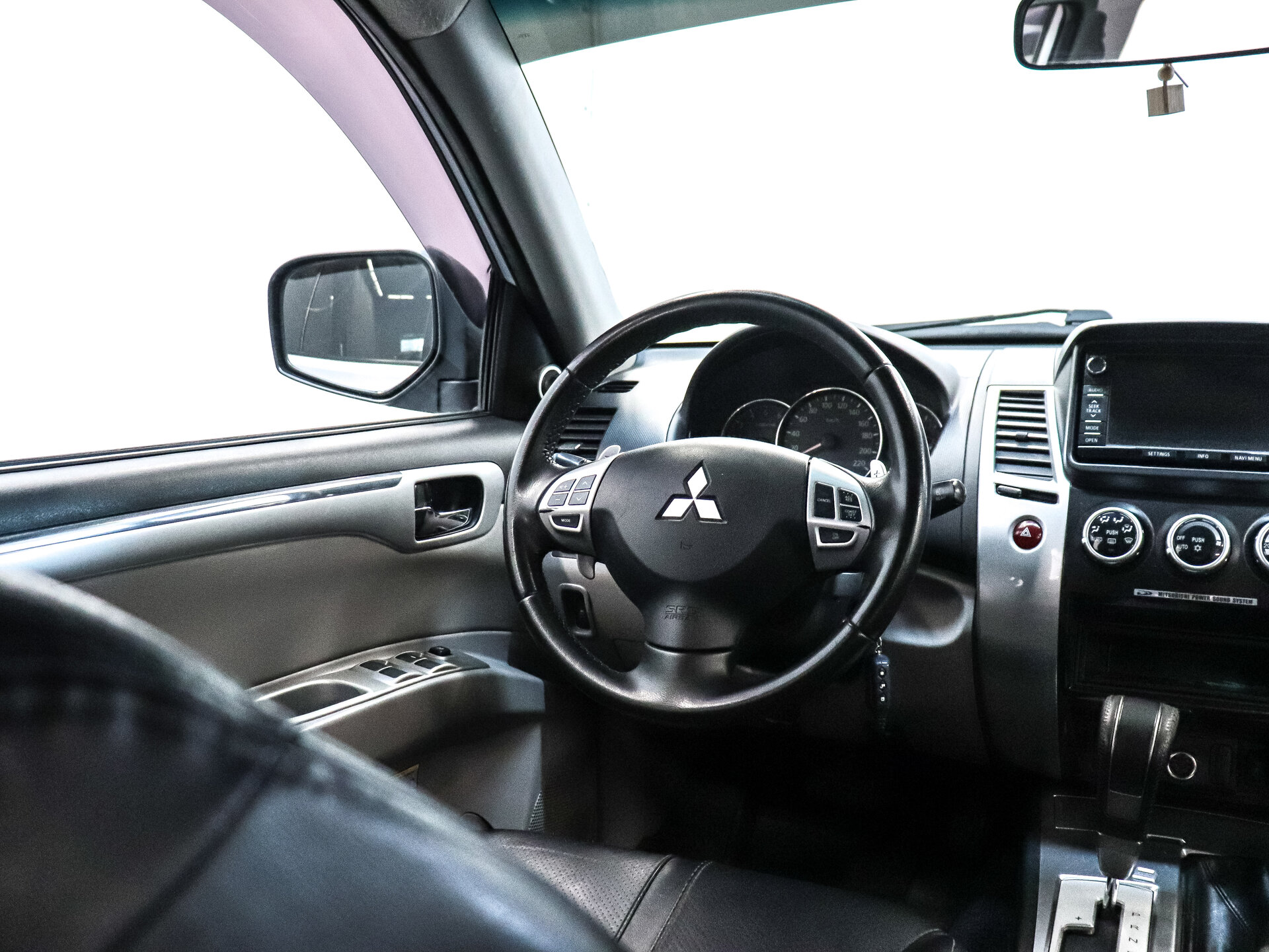 Mitsubishi Pajero Sport 2013 16