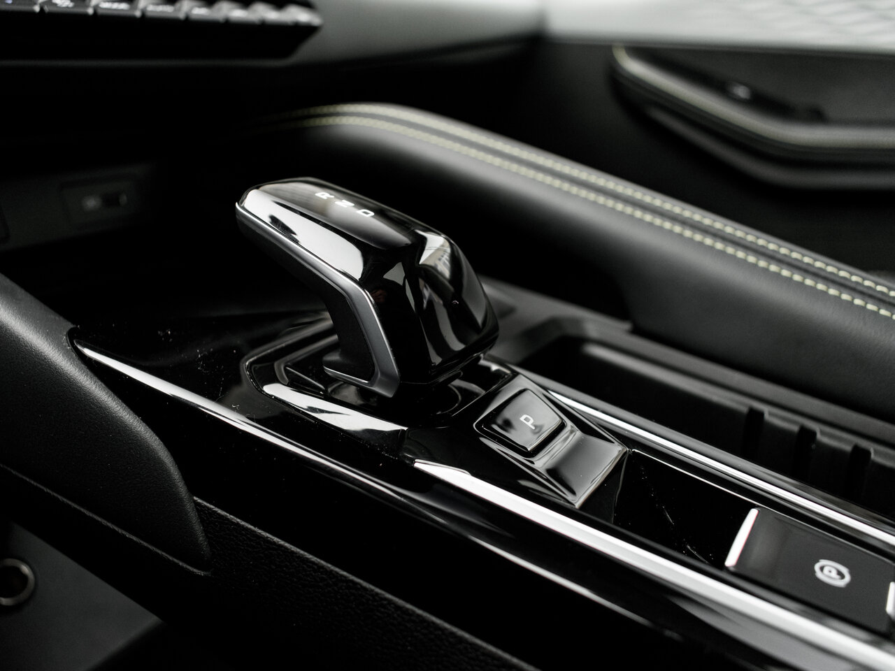 Купить Geely Coolray 1.5 AMT (172 л.с.), 2023 в Екатеренбурге