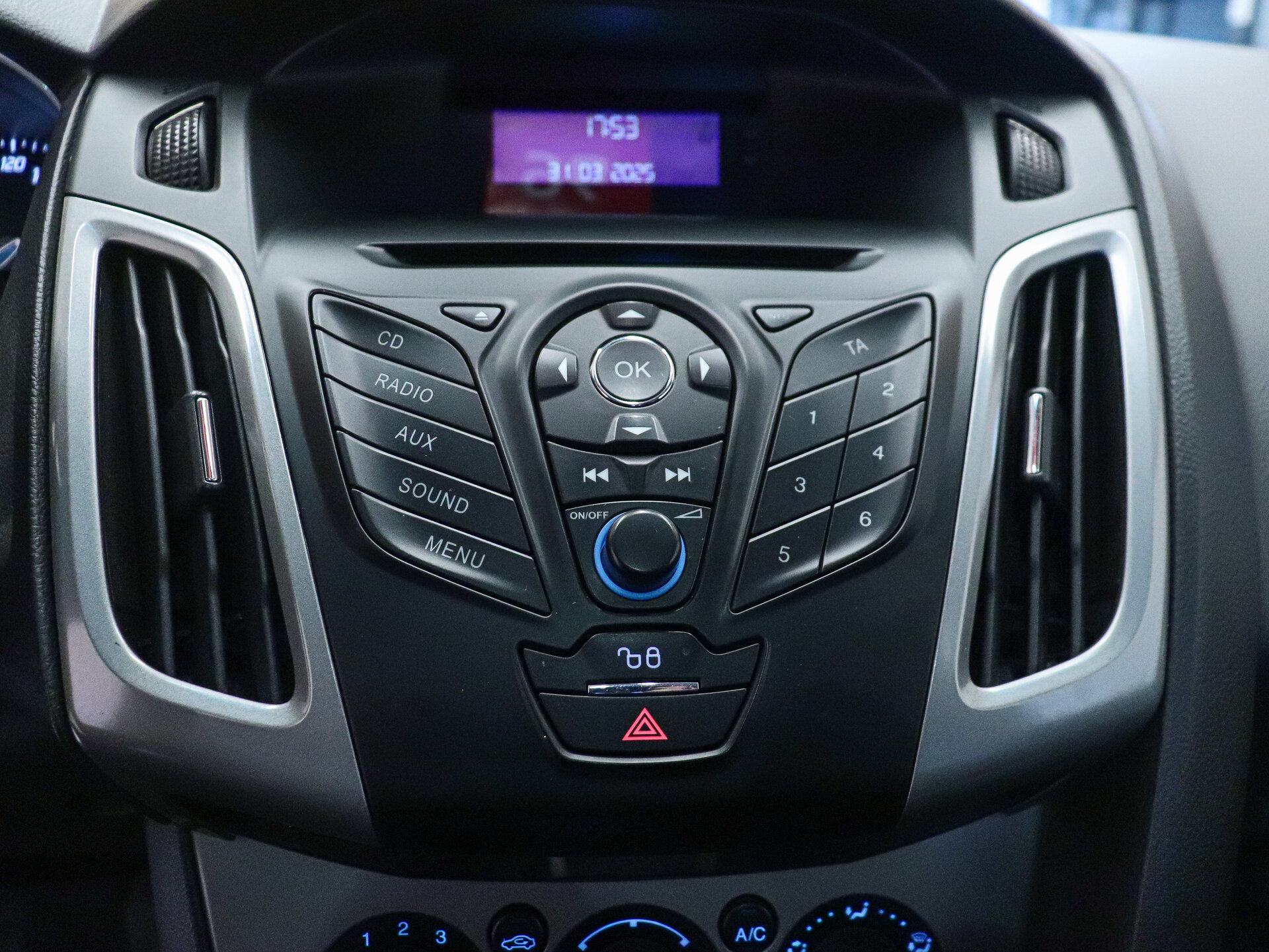 Ford Focus 2011 18
