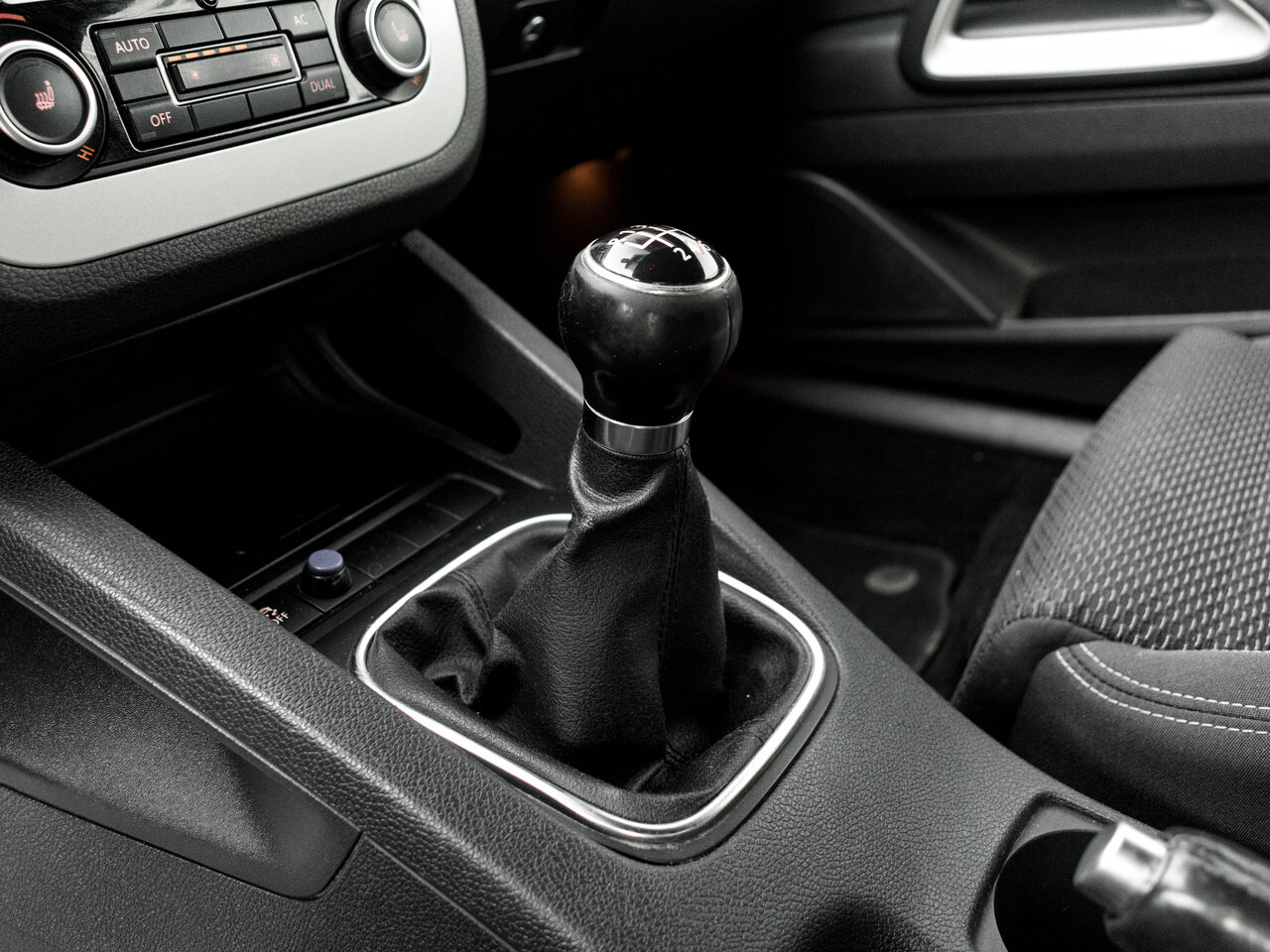 Купить Volkswagen Scirocco 1.4 MT (160 л.с.), 2012 в Екатеренбурге