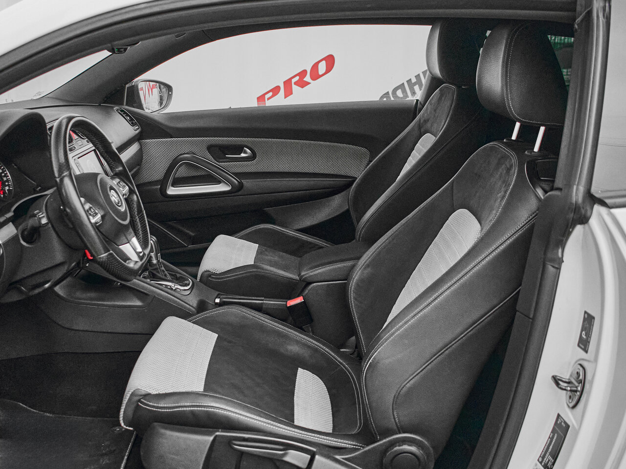 Купить Volkswagen Scirocco 2.0 AMT (211 л.с.), 2011 в Екатеренбурге