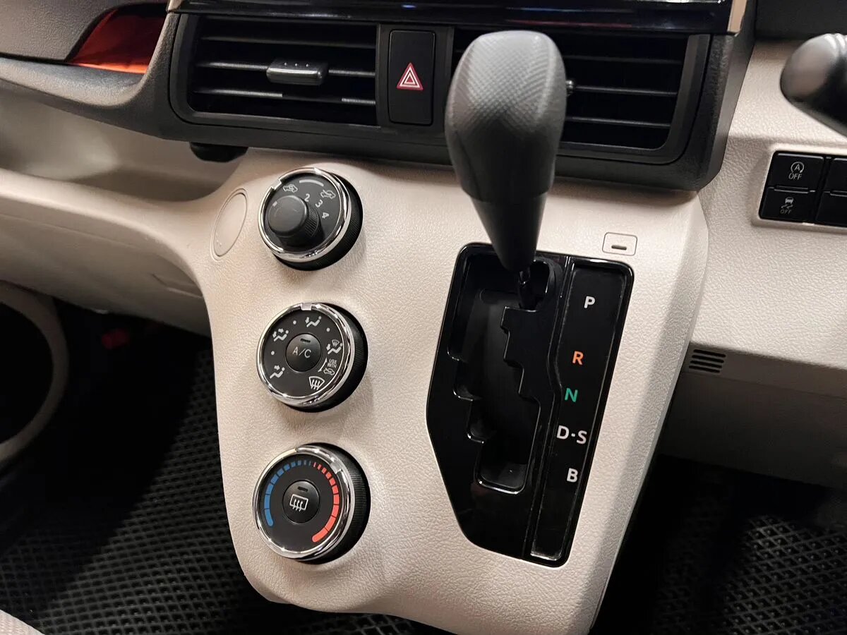 Toyota Sienta 2018 15