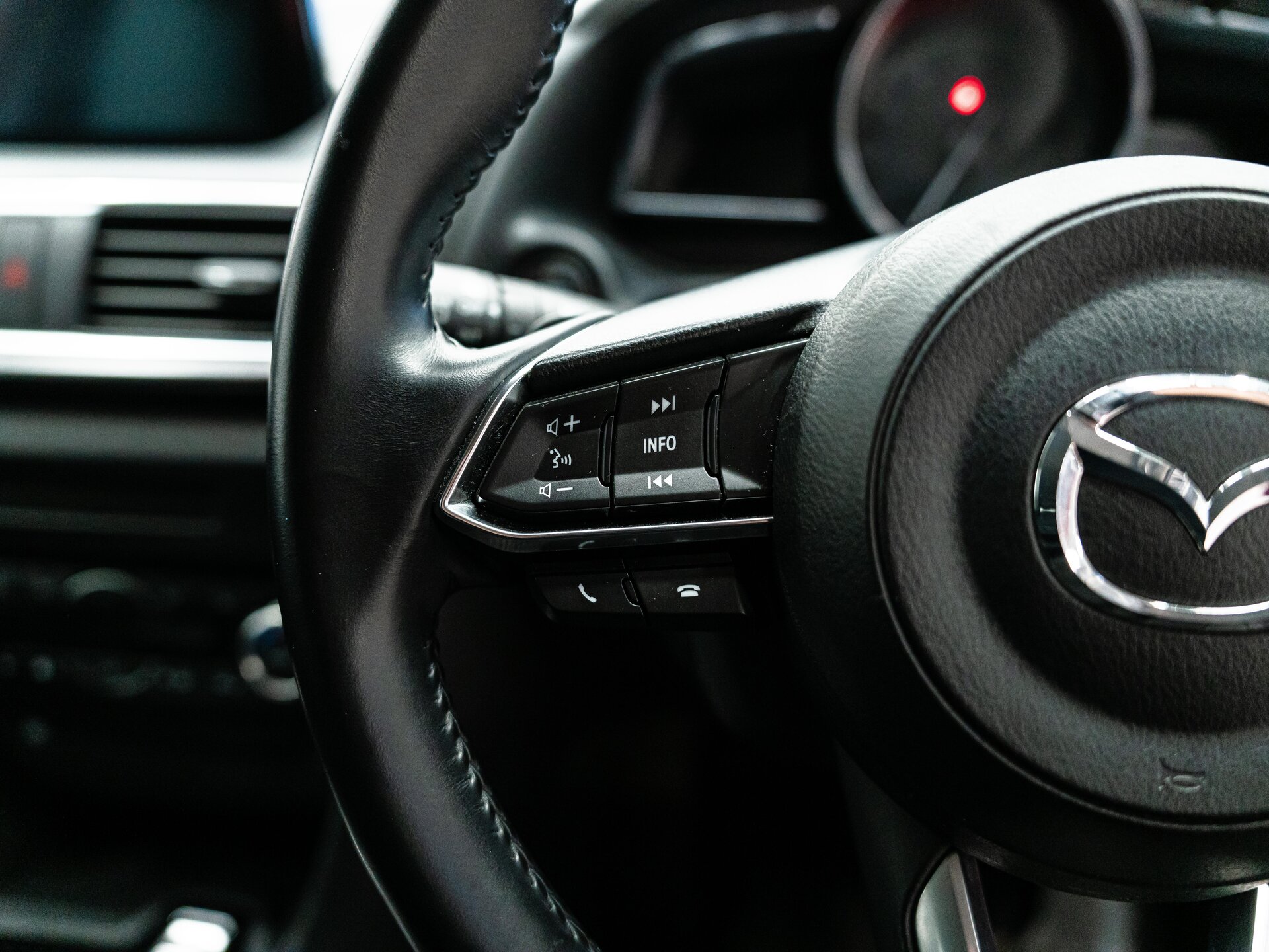 Mazda Axela 2017 11