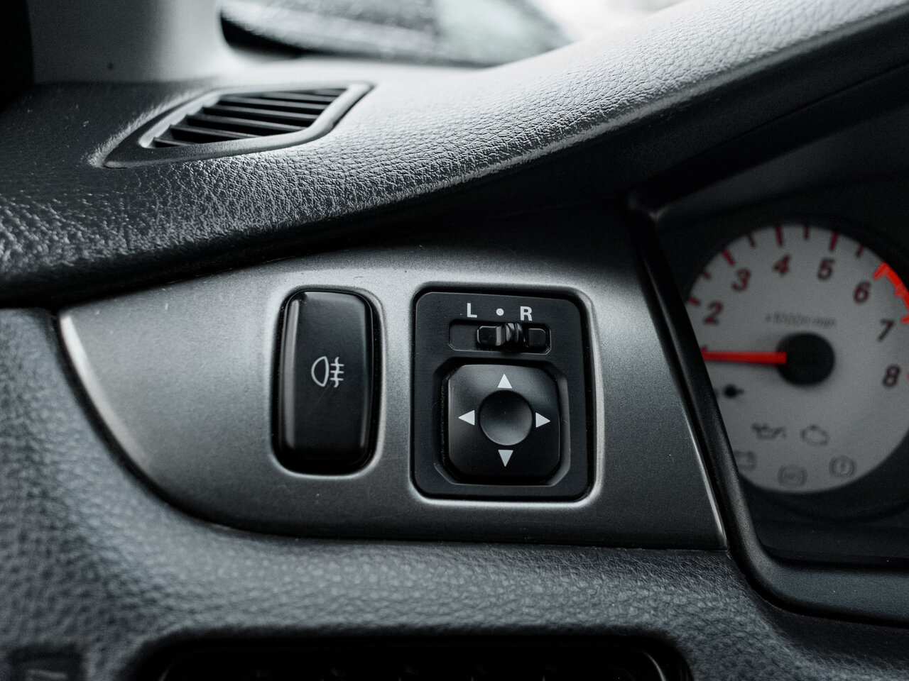 Купить Mitsubishi Lancer 1.6 MT (98 л.с.), 2007 в Екатеренбурге