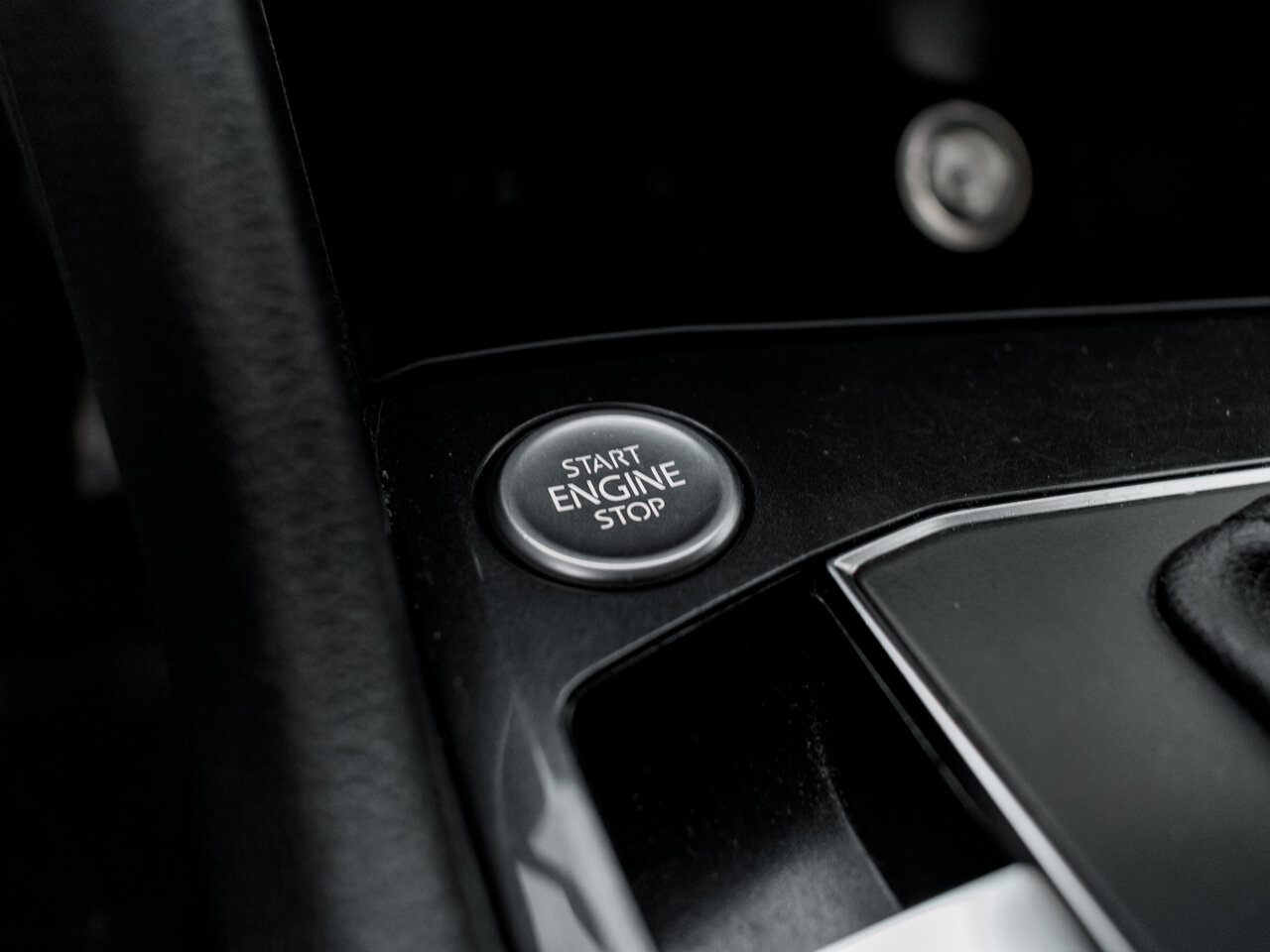 Купить Volkswagen Tiguan 2.0 AMT (180 л.с.) 4WD, 2017 в Екатеренбурге