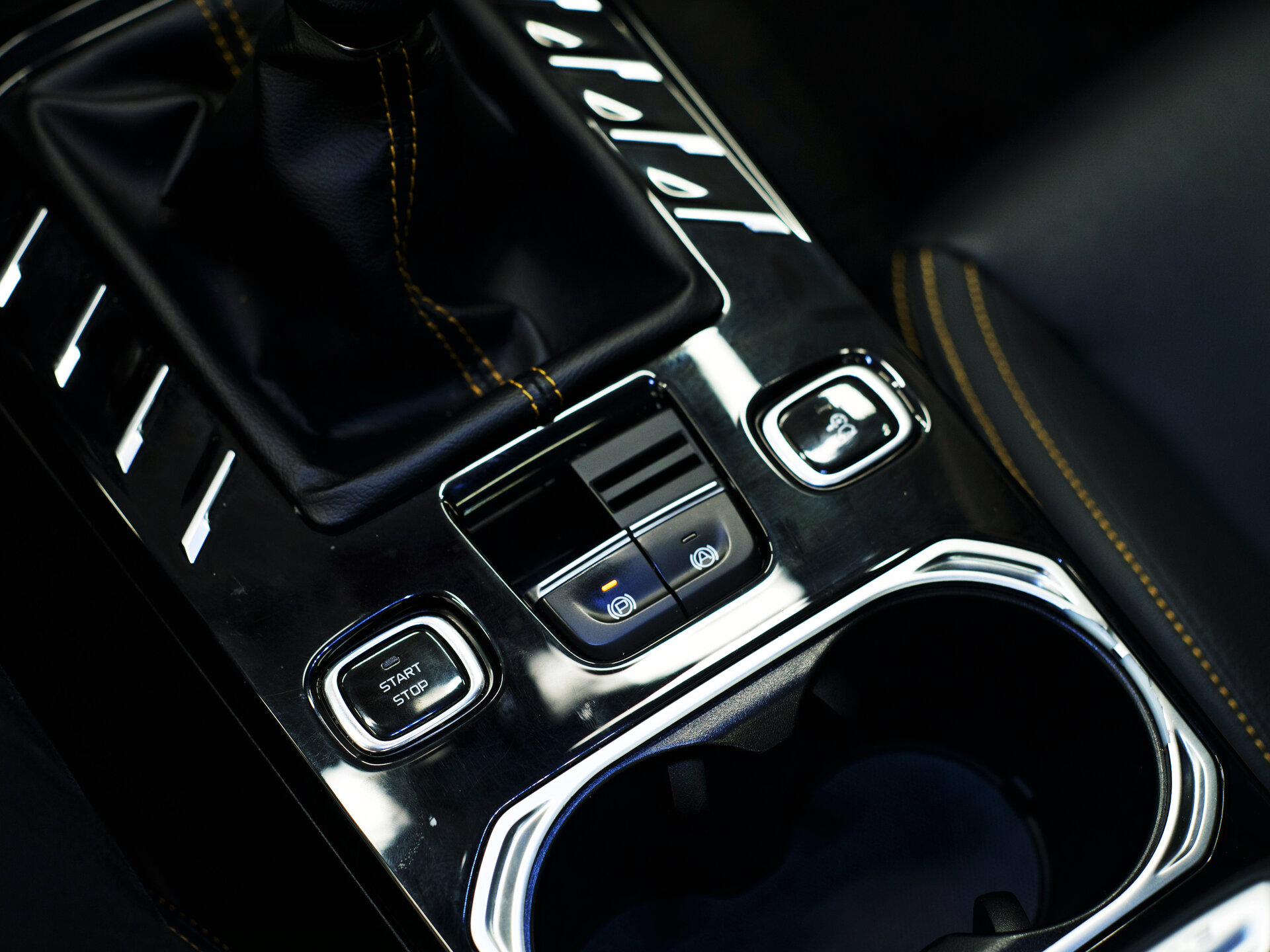 FAW Bestune T77 2022 22