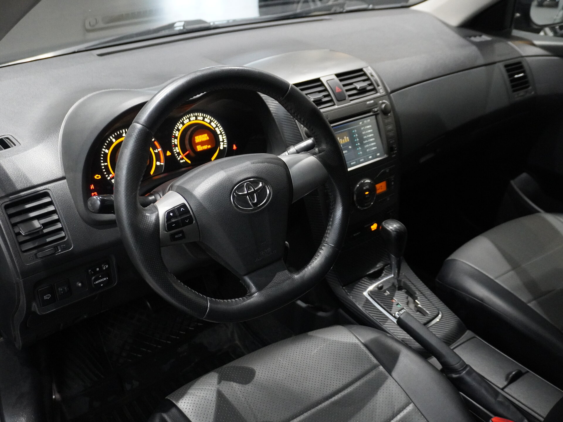 Автомобиль Toyota Corolla 1.6 AT (124 л.с.) - 8