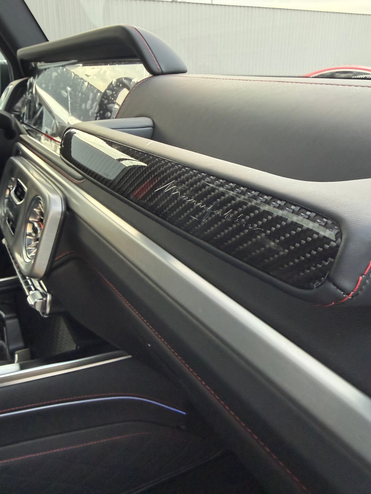 Автомобиль Mercedes-Benz G-Класс AMG 63 AMG 4.0 AT (585 л.с.) 4WD - 8