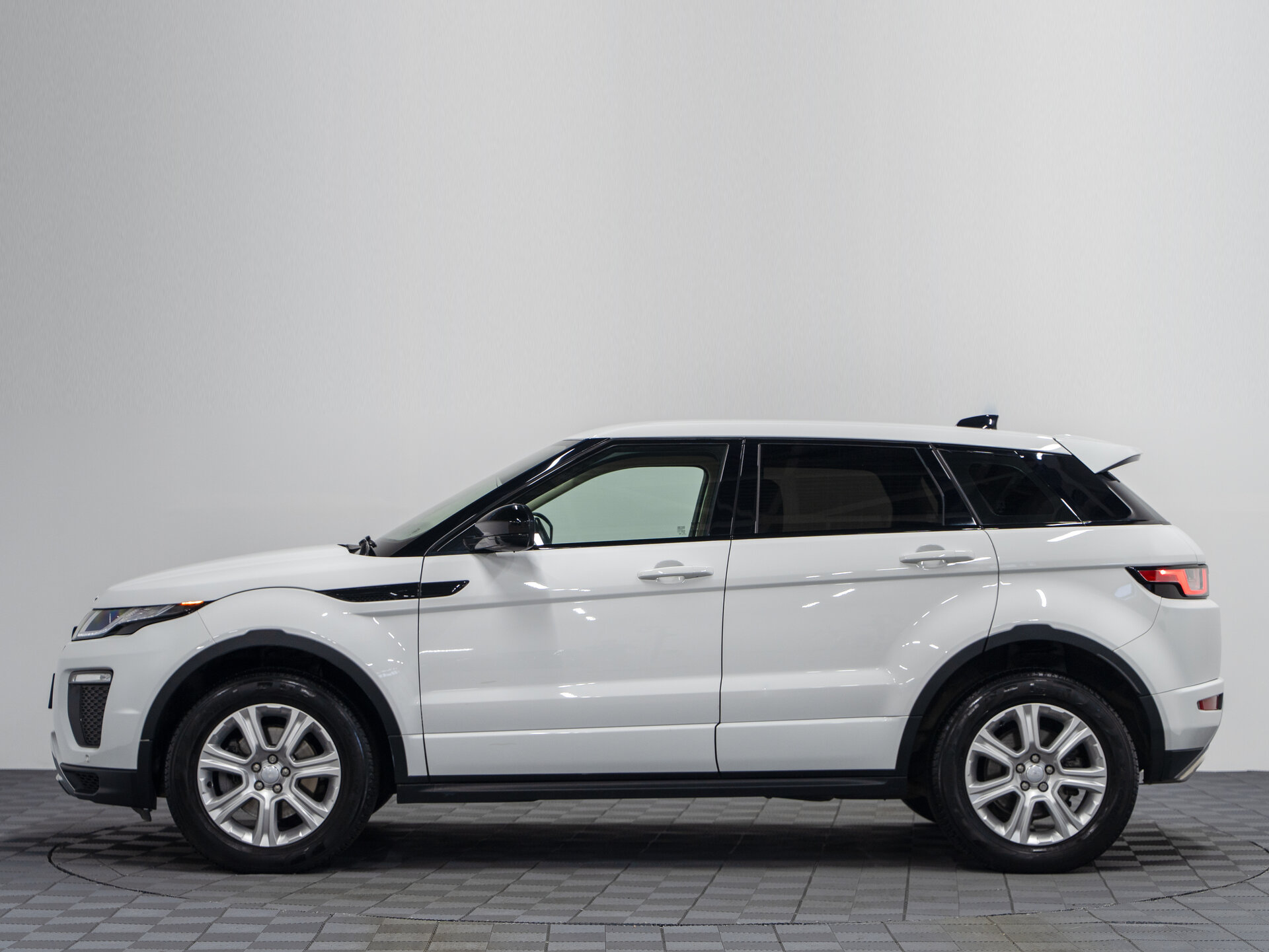 Автомобиль Land Rover Range Rover Evoque 2.0d AT (150 л.с.) 4WD - 11