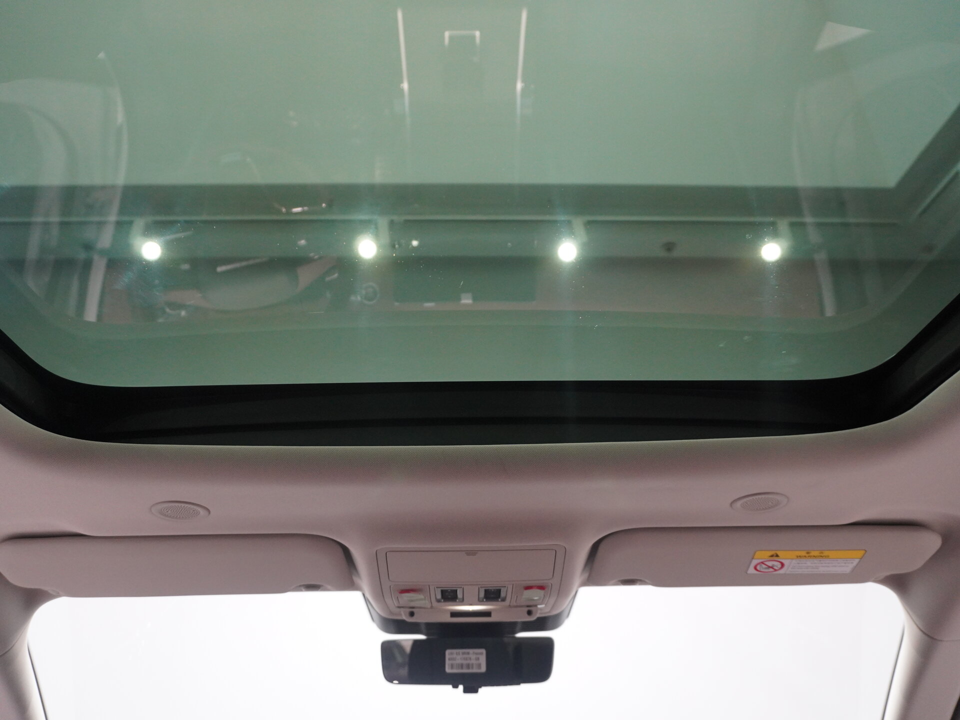 Автомобиль Land Rover Range Rover Evoque P250 MHEV Long 2.0 AT (249 л.с.) 4WD - 14