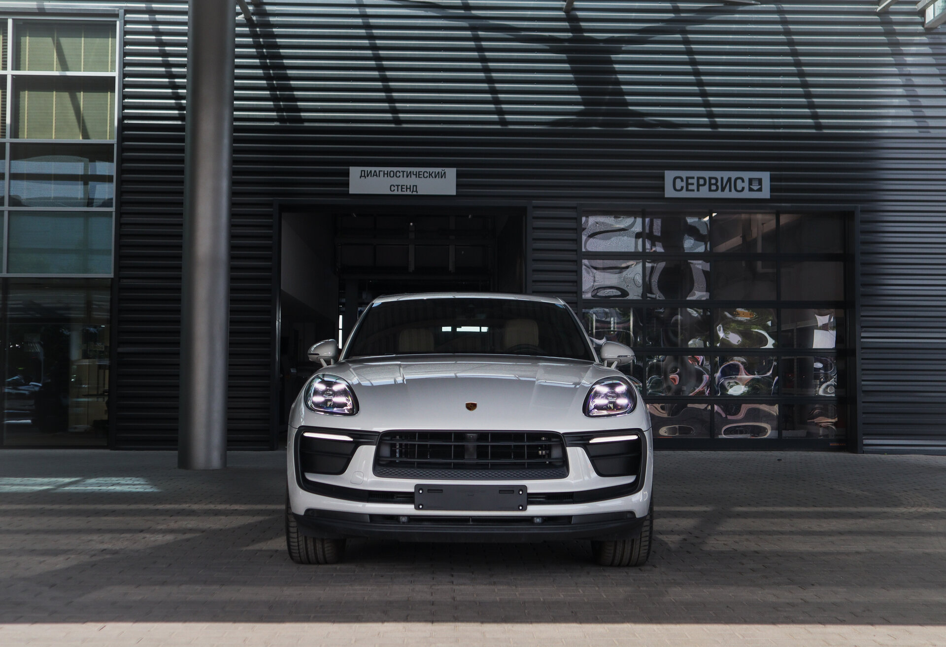 Автомобиль Porsche Macan 2.0 AMT (265 л.с.) 4WD - 1