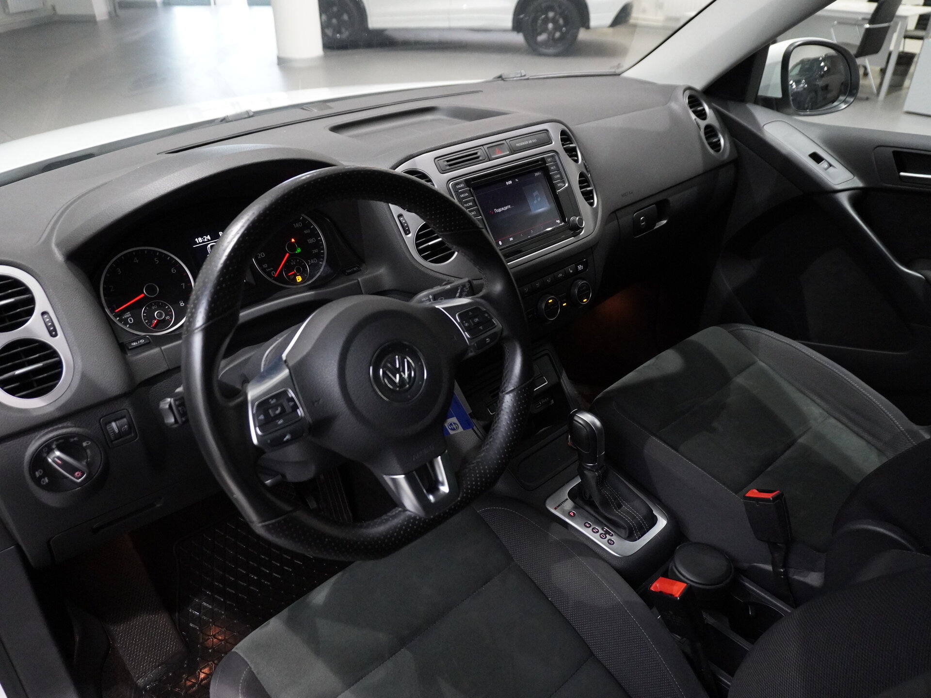 Автомобиль Volkswagen Tiguan 2.0 AT (180 л.с.) 4WD - 7