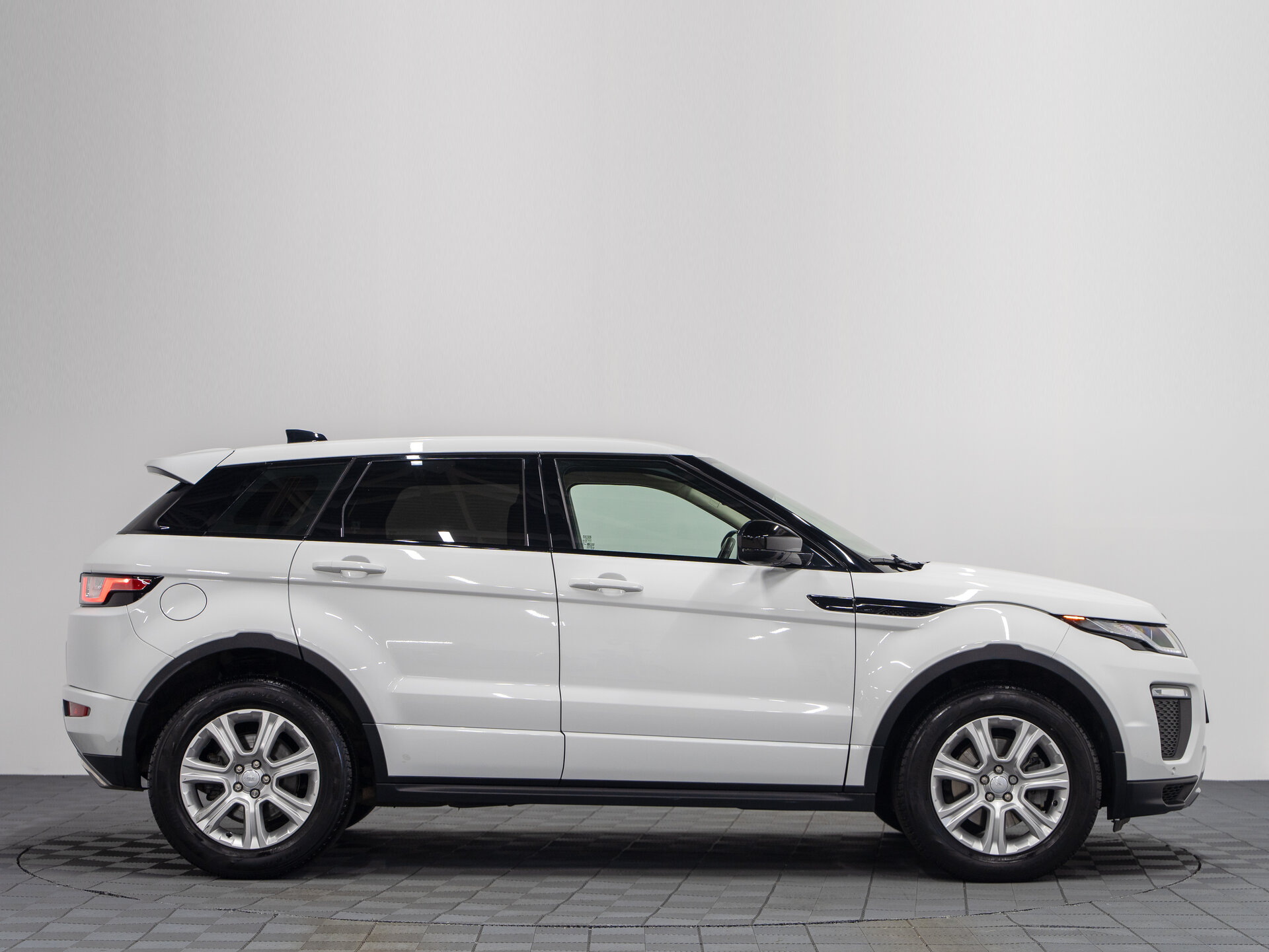 Автомобиль Land Rover Range Rover Evoque 2.0d AT (150 л.с.) 4WD - 6