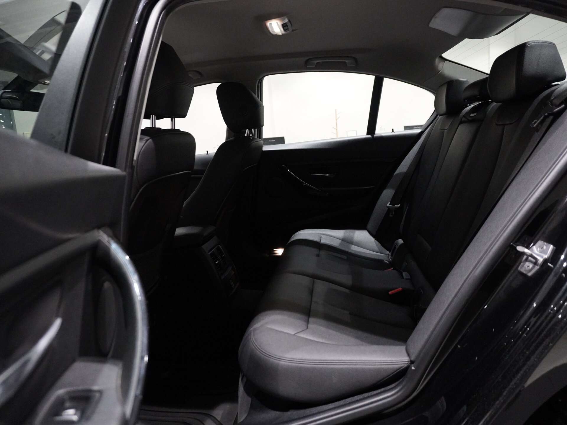 Автомобиль BMW 3 серии 318i 1.5 AT (136 л.с.) - 9