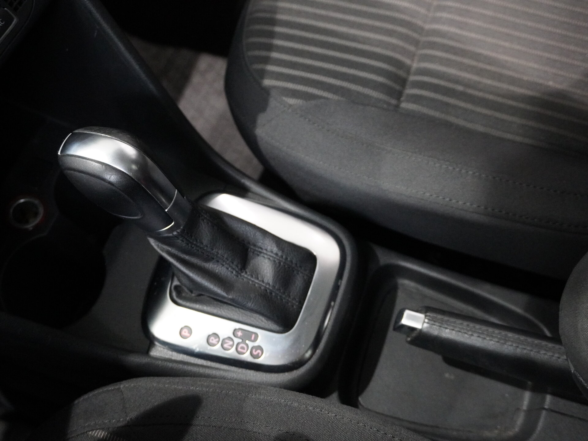 Автомобиль Volkswagen Polo 1.6 AT (105 л.с.) - 17