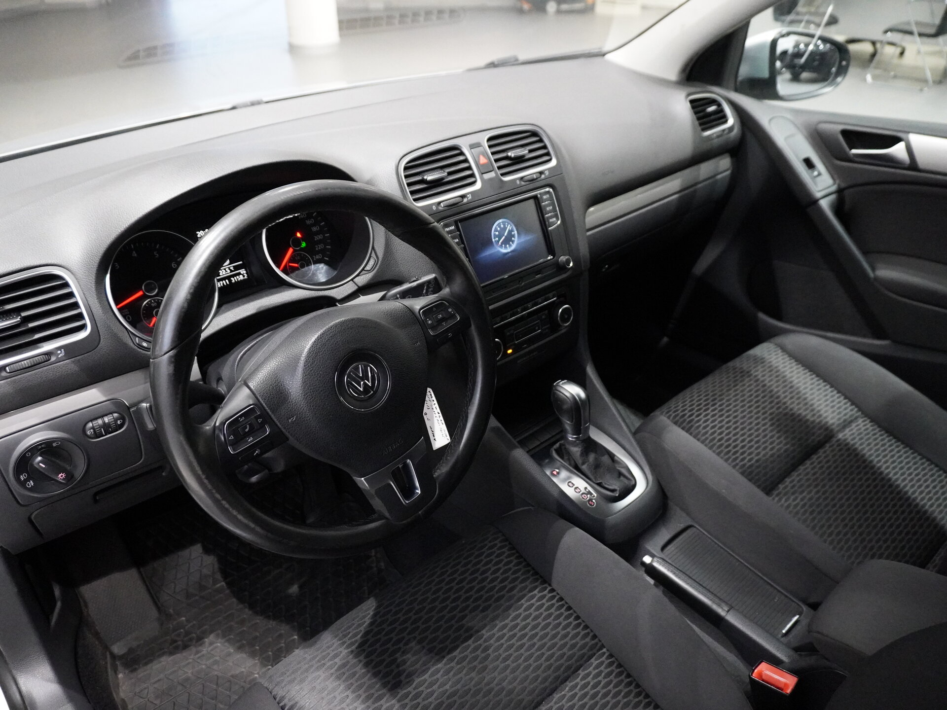 Автомобиль Volkswagen Golf 1.6 AMT (102 л.с.) - 7