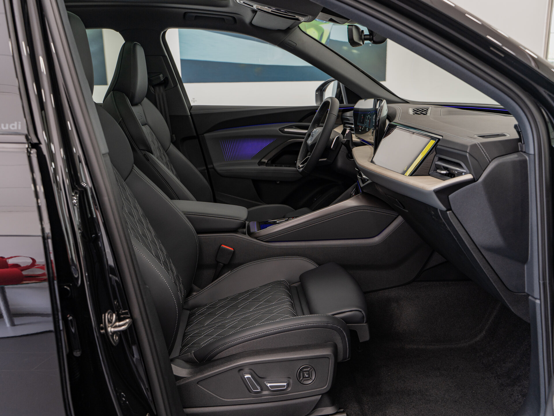 Автомобиль Audi Q5 L 2.0 AMT (204 л.с.) 4WD - 8