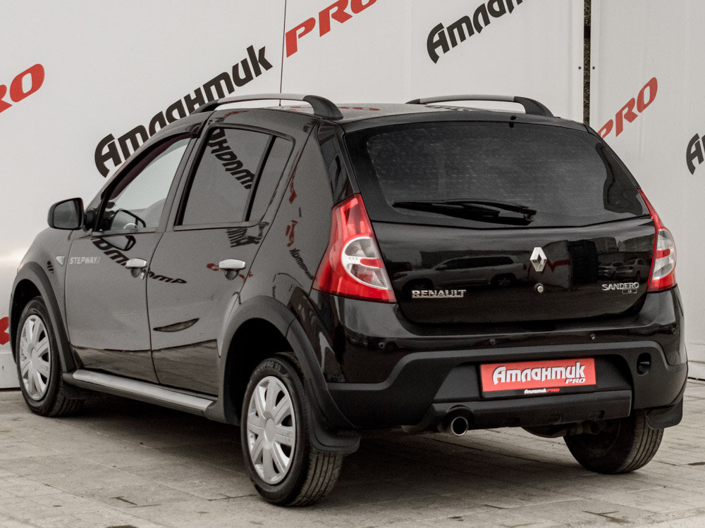 Купить Renault Sandero 1.6 MT (84 л.с.), 2014 в Екатеренбурге