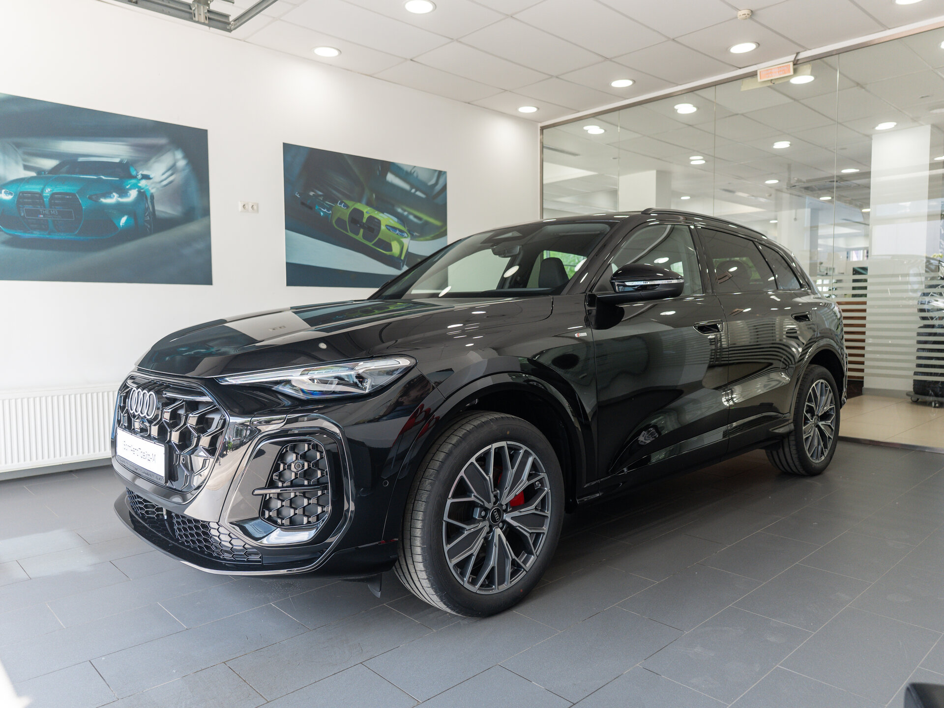 Автомобиль Audi Q5 L 2.0 AMT (204 л.с.) 4WD - 1