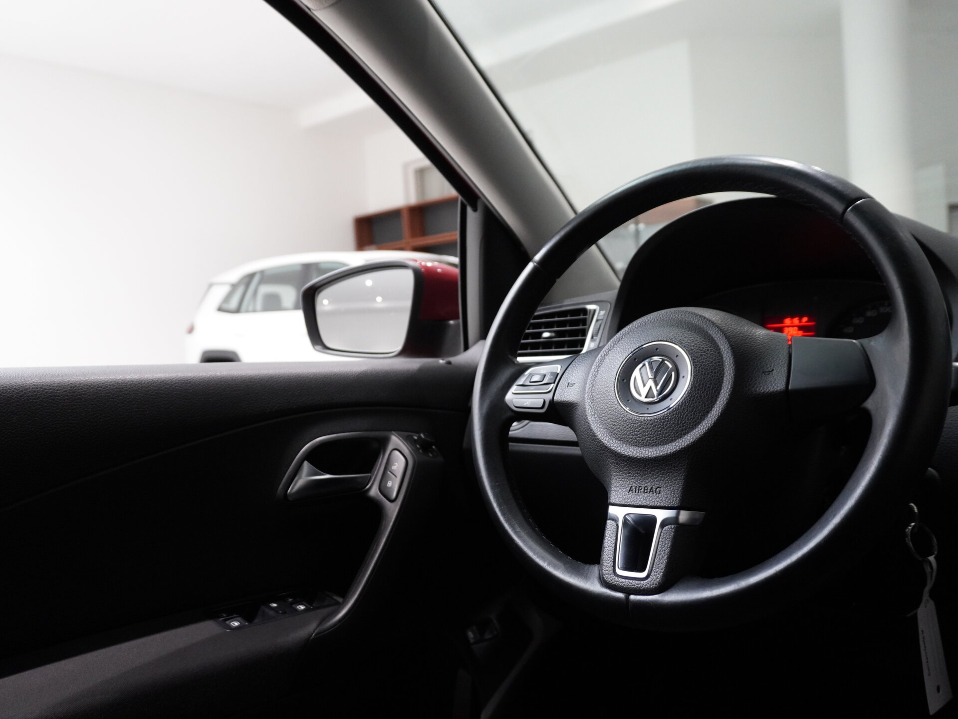 Автомобиль Volkswagen Polo 1.6 AT (105 л.с.) - 15