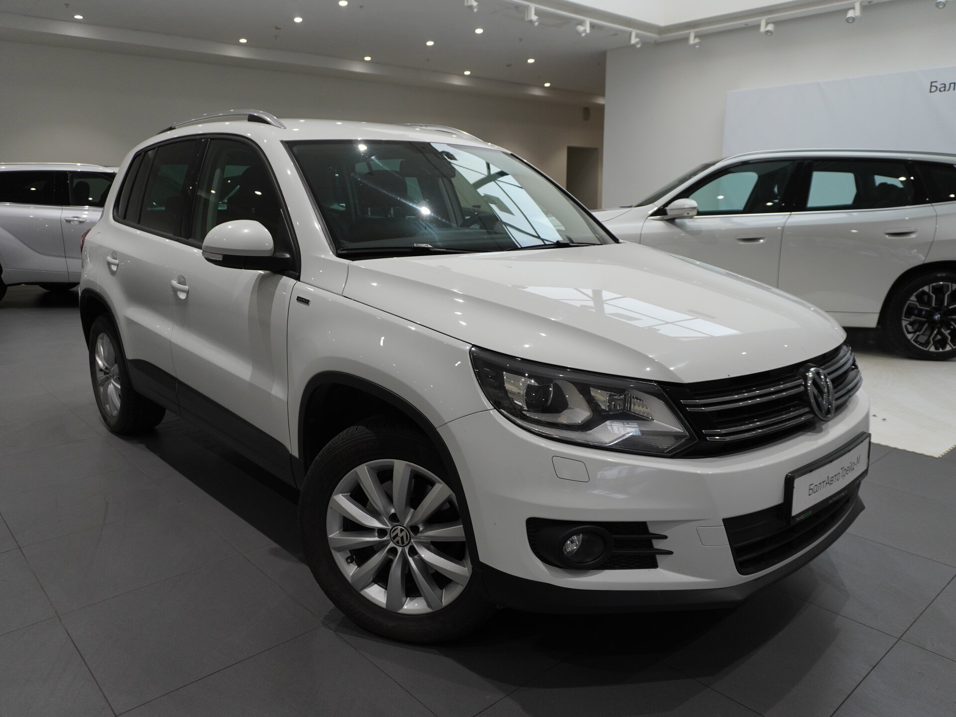 Автомобиль Volkswagen Tiguan 2.0 AT (180 л.с.) 4WD - 3