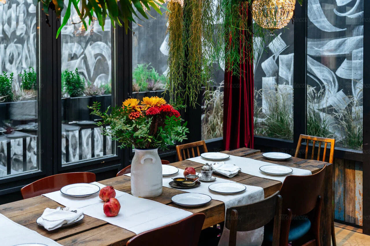 «Гид по самым романтичным ресторанам Петербурга» фото материала