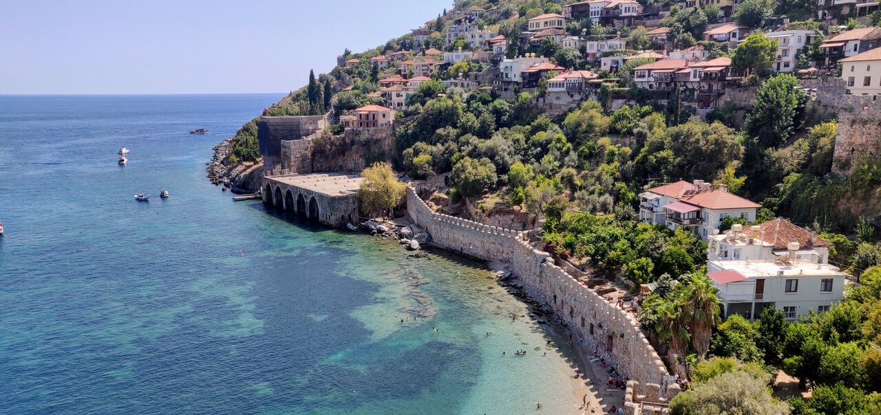 «Аланья: пляжи, музеи и природа города» фото материала