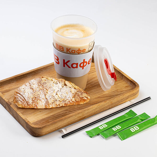 Комбо капучино 0,4 и круассан миндальный из пекарни, кафе