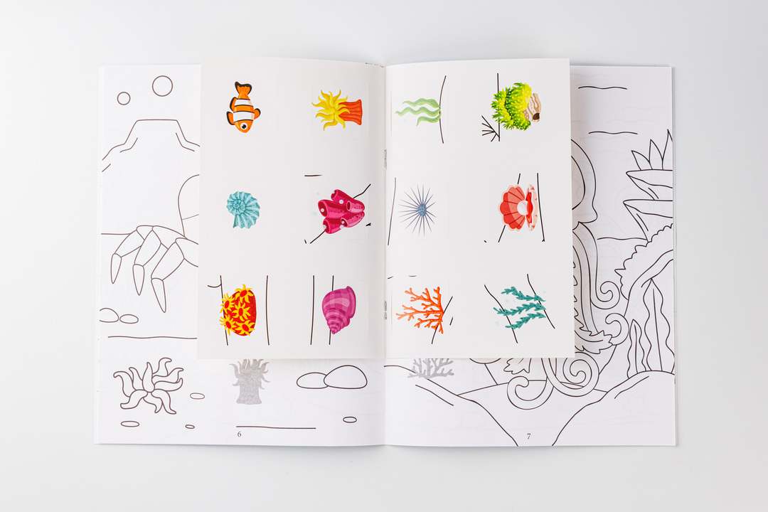 

Книжка-раскраска "Подводный мир: раскрась и наклей"