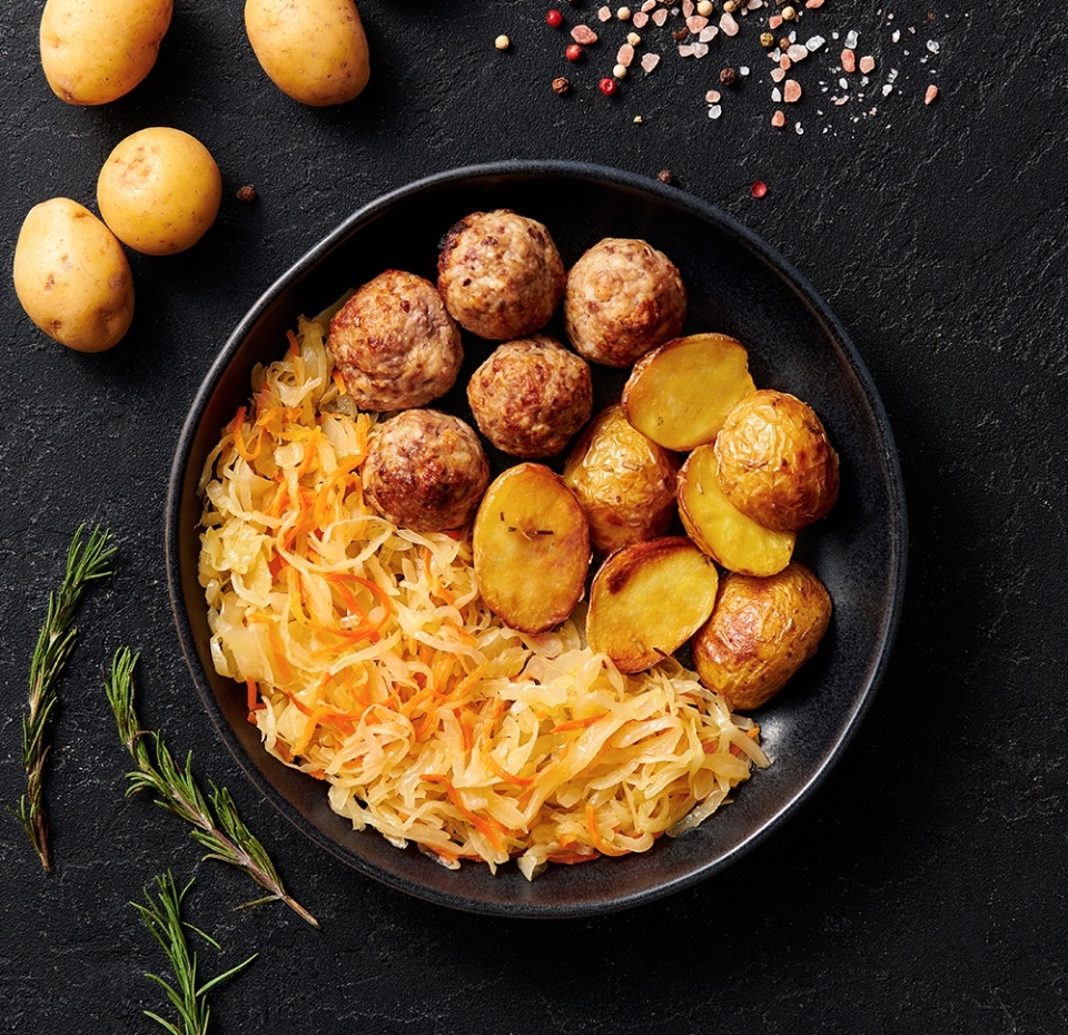 

Фрикадельки шведские мясные Taste Of Уже Готово с гарниром из картофеля беби и тушеной капусты 295 г