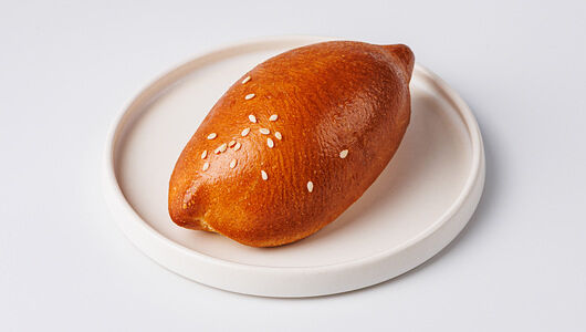 Пирожок с куриной начинкой, кафе