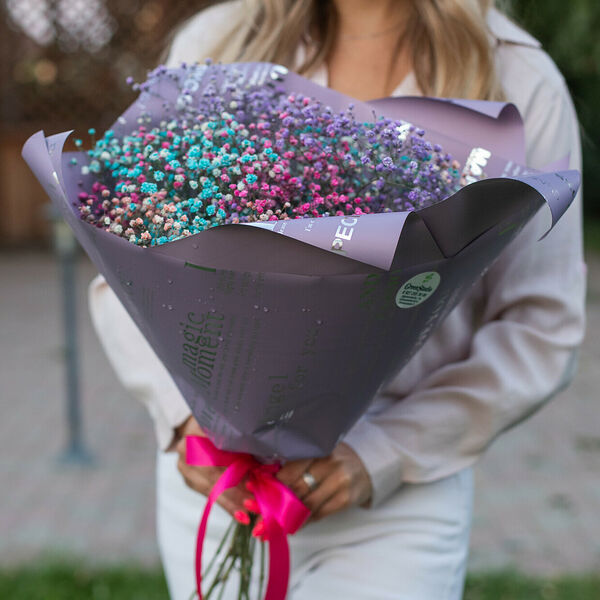 Букет из разноцветной гипсофилы