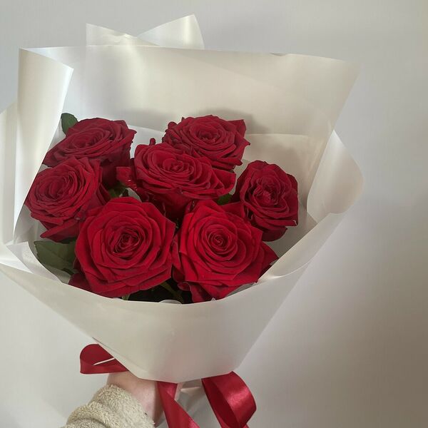7 красных роз