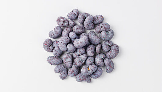 Кешью в белом шоколаде Клитория с черникой