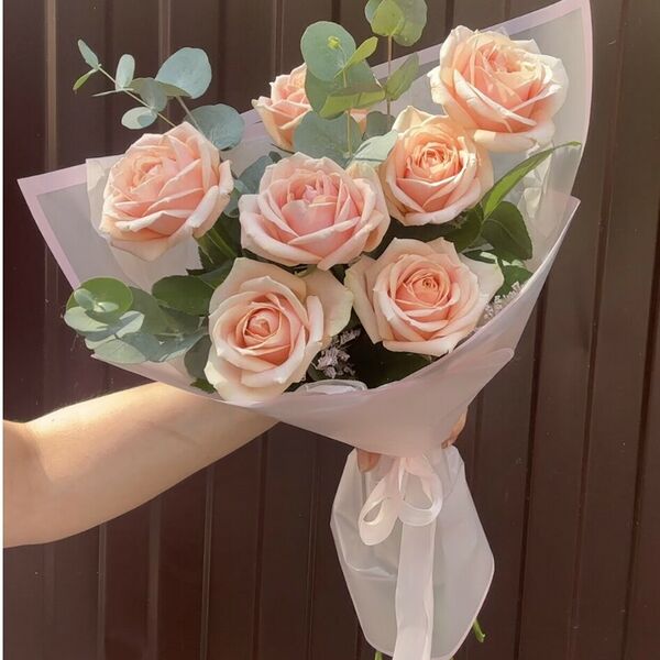 Роза с эвкалиптом