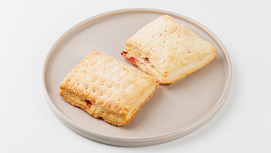 Язычки слоеные ВкусВилл Ягодный твист с начинкой 1шт