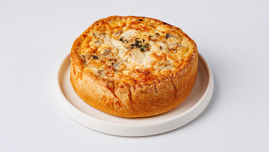 Киш с курицей и грибами, кафе