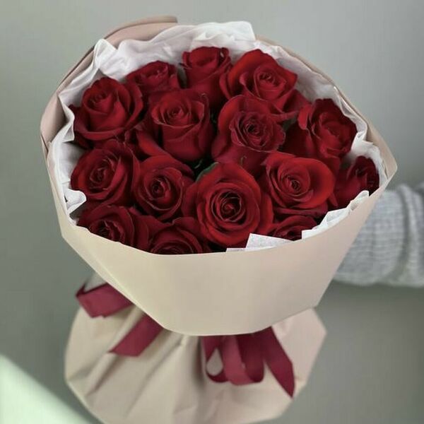 15 красных роз, букет из красных роз