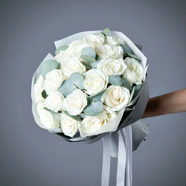 Монобукет 19 пионовидных Роз Playa blanca в упаковке