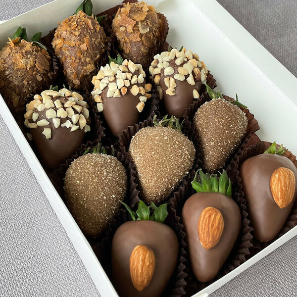 Набор клубники в шоколаде Шоколадный взрыв 12-15 ягод