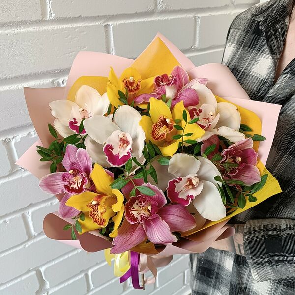 Яркие орхидеи