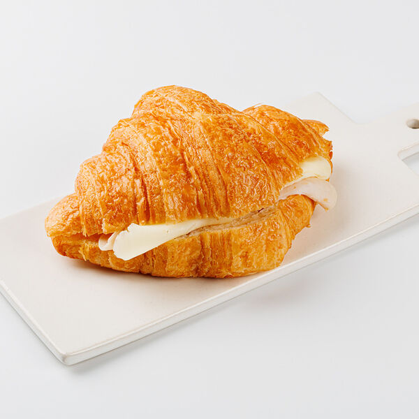 Круассан пшеничный с куриной ветчиной и сыром 