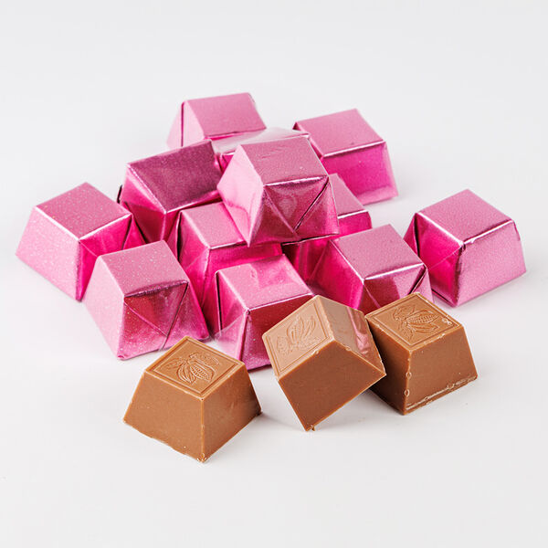 Шоколад молочный с клубникой