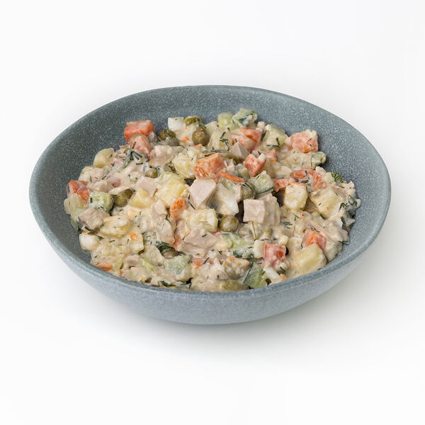 Салат Оливье с колбасой